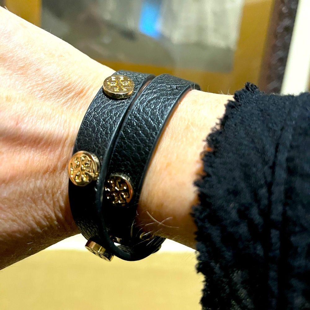 Tory Burch Leather Wrap Bracelet in Black